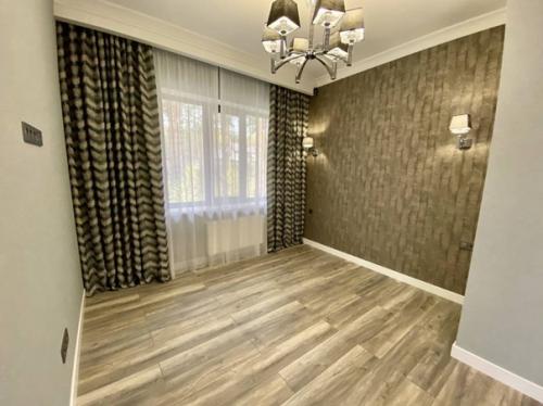 А вот и наш готовый дом с новым ремонтом, укомплектован мебелью и техникой. 04