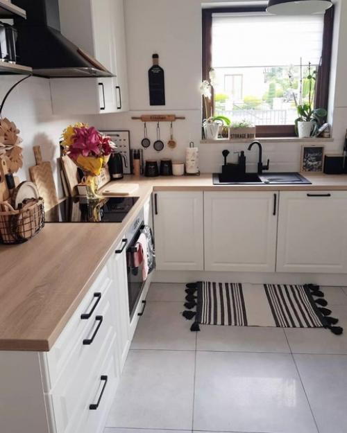 Действительно, в квартире очень уютно, а светлые тона визуально увеличивают комнаты. 01