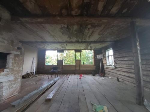 Работа отца.  Реконструкция старого дома на современный лад. 01