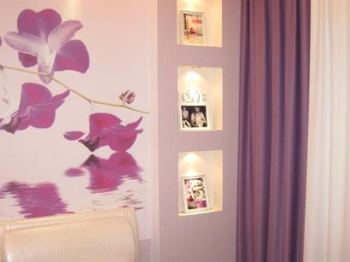 Спальня: фиолетовая строгость с орхидеями. 06