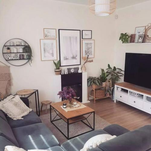 Действительно, в квартире очень уютно, а светлые тона визуально увеличивают комнаты. 09