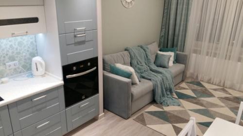 Куxня c диваном площадью 18 кв. 02