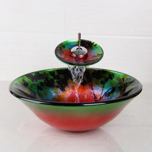 Умывальник из закаленного стекла - необычная деталь, которая может совершенно изменить облик ванной комнаты. 01