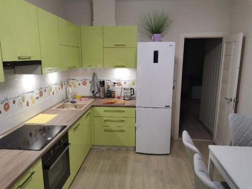 Долго делали ремонт, к свадьбе не успели, но в итоге после закончили. 05