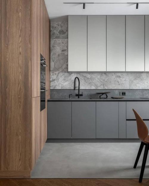 Современный интерьер однокомнатной квартиры с минимальным набором декора и интересным сочетанием цветов. 02