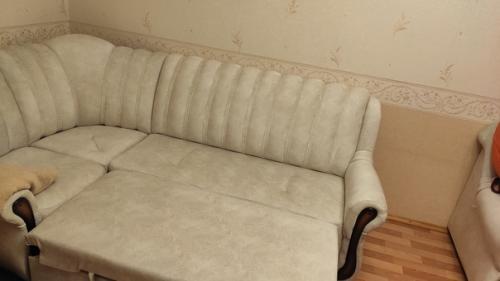 Перешили диван и кресло с супругой своими руками. 08