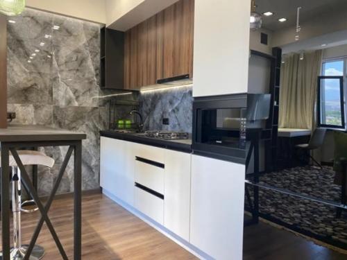 2 комнатная квартира студия с дизайнерским ремонтом, площадью 50 кв. 04