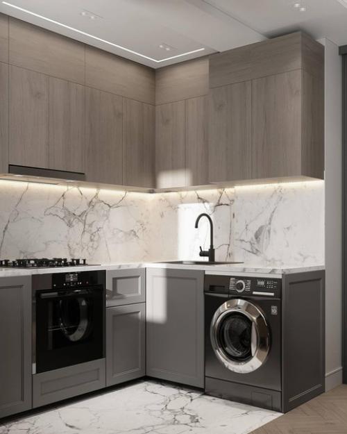 Несколько кадров интерьера прихожей и кухни в двухкомнатной квартире 77 кв. 03