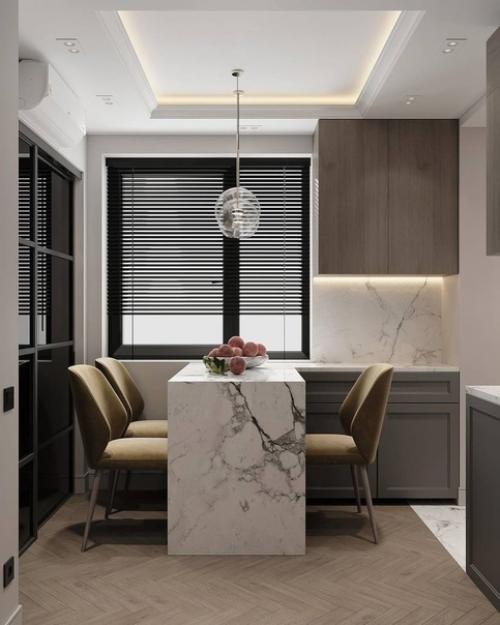 Несколько кадров интерьера прихожей и кухни в двухкомнатной квартире 77 кв. 01