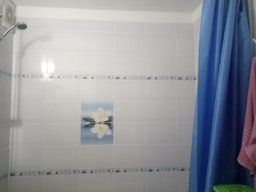 Делали ремонт с мужем в ванной. 06