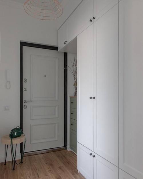 Дизайн этой квартиры, общей площадью 42 м 2 был разработан для проживания двух человек - заказчицы и ее 10 летней дочери. 08