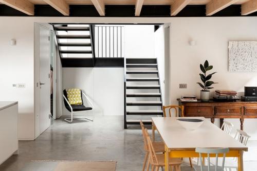 Десятки лет назад в этом здании в Лондоне располагался завод по производству джина, а теперь это уютный дом для семьи с двумя детьми. 06