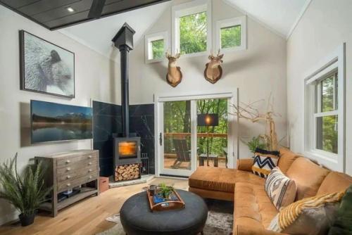 Небольшой частный домик с интересным дизайном, грамотной и удобной организацией пространства и высоким функционалом. 01