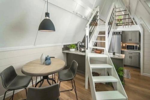 Небольшой частный домик с интересным дизайном, грамотной и удобной организацией пространства и высоким функционалом. 04