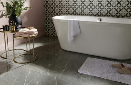 Ар - деко популярен в оформлении ванных комнат. 02