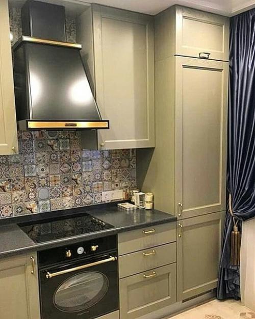 Приглянулся гарнитуp, купила. 01