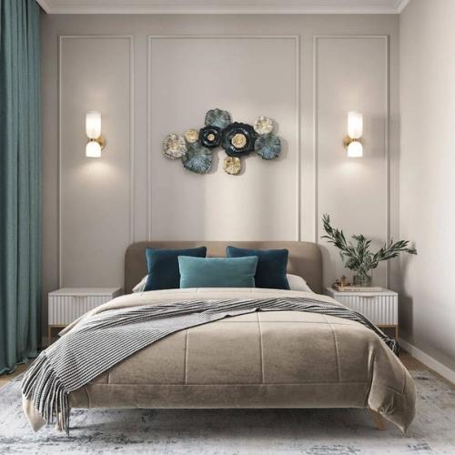 Светлый и стильный интерьер квартиры с яркими акцентами. 01