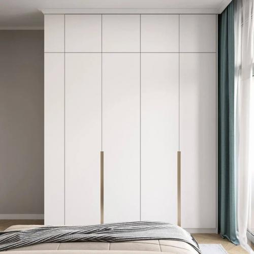 Светлый и стильный интерьер квартиры с яркими акцентами. 07