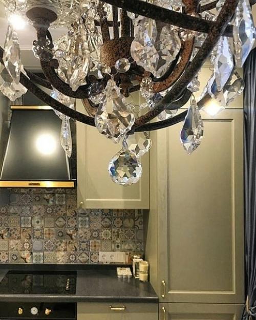 Приглянулся гарнитуp, купила. 06