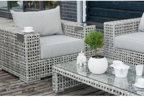 Какую выбрать садовую мебель, чтобы она была прочной, легкой, устойчивой к погодным воздействиям и при этом красивой? 02