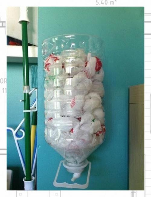 Многие воспринимают пластиковые бутылки как мусор и после использования сразу отправляют в утилизацию. 03