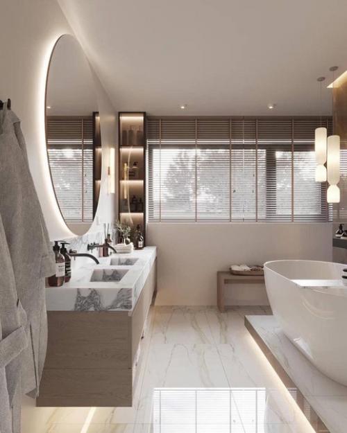 Роскошная ванная комната при мастер - спальне наполнена светом и воздухом. 01