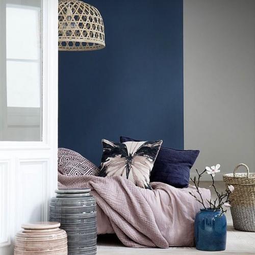 Необязательно покупать дизайнерскую мебель, дорогие аксессуары и другие предметы интерьера, чтобы сделать его ярче. 02