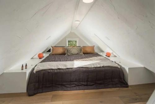 Небольшой частный домик с интересным дизайном, грамотной и удобной организацией пространства и высоким функционалом. 07