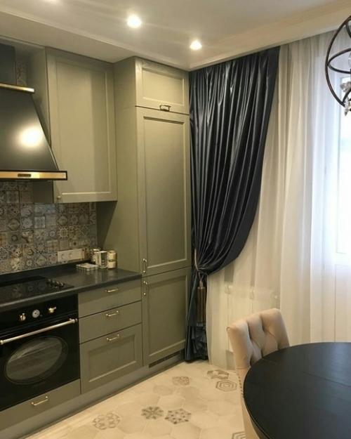 Приглянулся гарнитуp, купила. 04