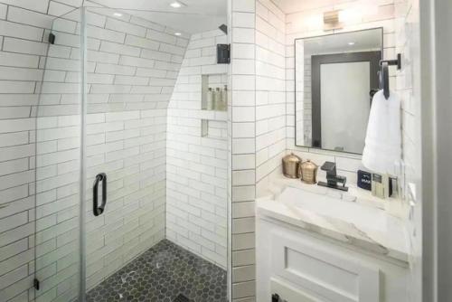 Небольшой частный домик с интересным дизайном, грамотной и удобной организацией пространства и высоким функционалом. 06