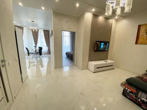 Вот сделали капитальный ремонт для последующей аренды. 02