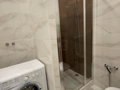 Вот сделали капитальный ремонт для последующей аренды. 06