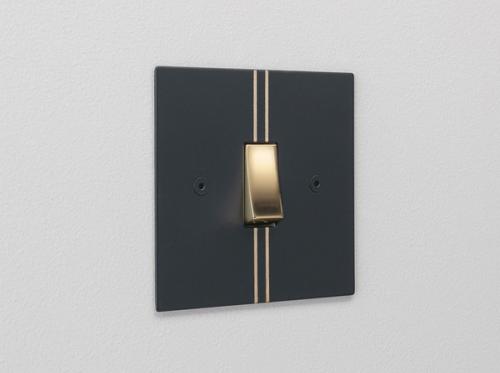 Даже розетки и выключатели могут быть дизайнерским решением в оформлении пространства. 06