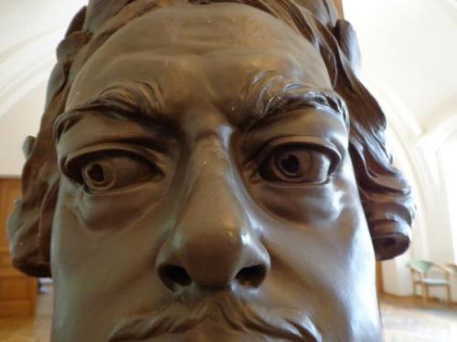 Надо знать: почему у медного всадника зрачки в виде сердечек. 02