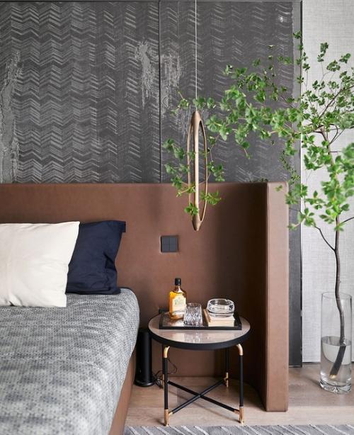 Интерьер этой шанхайской квартиры - не просто дизайн, а тонкий диалог культур и эпох. 08