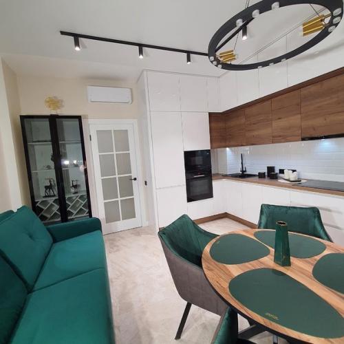 Новостройка, дом 2019 года, уже сдан и практически заселен. 02