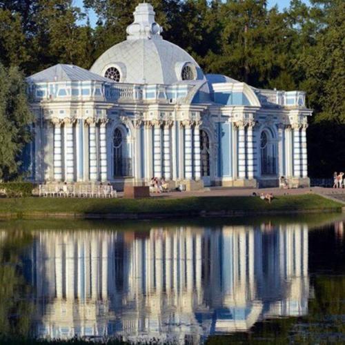 Павильон Грот. Павильон расположен на северном берегу большого пруда, в екатерининском парке города Пушкин. 02