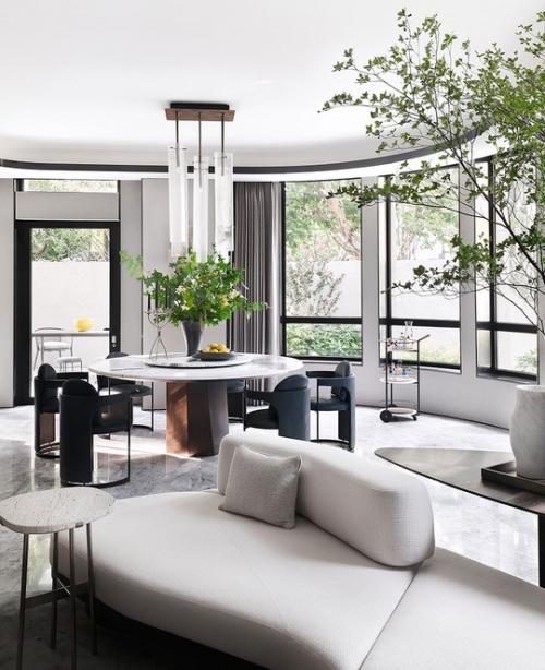 Интерьер этой шанхайской квартиры - не просто дизайн, а тонкий диалог культур и эпох. 09