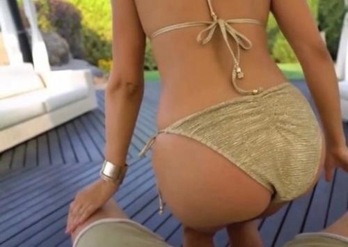 Марго Робби - талантливая актриса, которая поражает зрителей своим обаянием и мастерством. 01