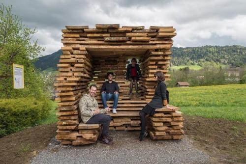 Самая крутая автобусная остановка которую я видел. 04