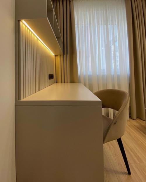 Очень атмосферный уголок для работы дома. 03