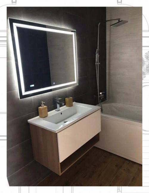 На первый взгляд идея оформления ванной комнаты в серых тонах кажется абсурдной из-за его скучности и невыразительности. 05