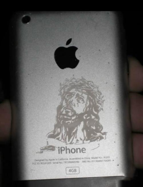 Когда техника становилась личной: эпоха гравировки Apple.

