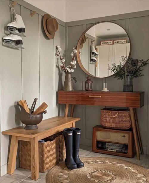 Здесь много натурального дерева: тёплые оттенки, естественная текстура, приятные на ощупь поверхности. 04