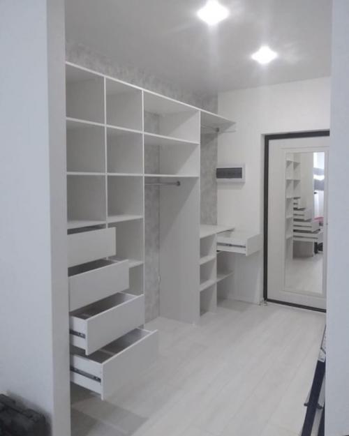 Как я раньше без него жила это шкаф - купе в прихожей, встроенный. 09