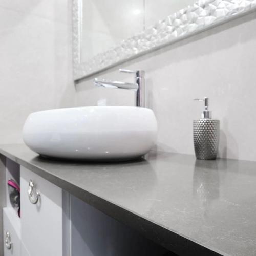 Какую столешницу и умывальник лучше для ванной комнаты выбрать? 01