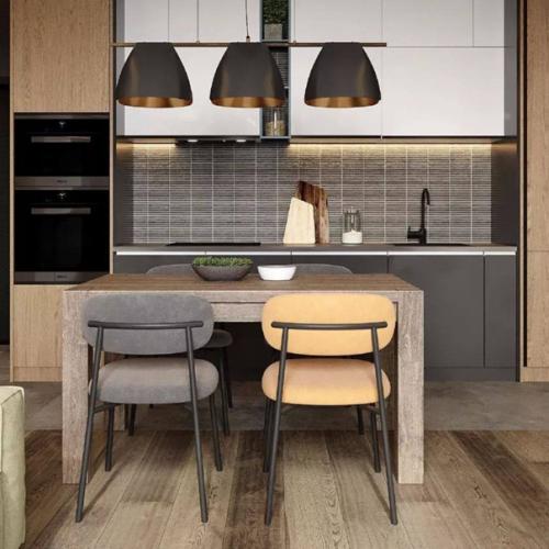 Доброе утро.  Мы начинаем с интерьера кухни - гостиной, площадью 17 кв. 02