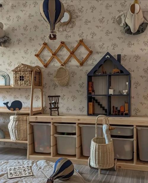 Здесь много натурального дерева: тёплые оттенки, естественная текстура, приятные на ощупь поверхности. 03