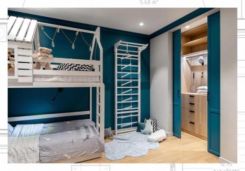 Эта детская должна была быть комнатой юного пирата, а под потолком должна была висеть лодка. 03