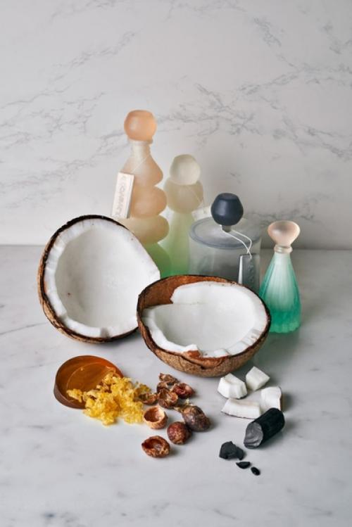 Каждый человек за жизнь использует около 800 бутылок шампуня, которые продаются в дешевых упаковках, не поддающихся переработке. 01